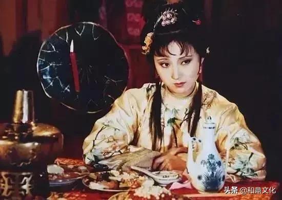 红楼梦林黛玉葬花的原因，刘姥姥揭开林黛玉死因