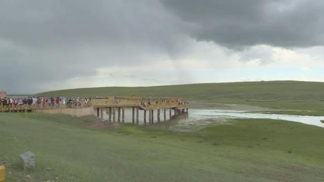 巴音布鲁克天鹅湖，美丽巴音布鲁克大草原欢迎您（天鹅湖出现平流云奇观）