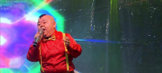 李连红和袖珍人一家，农村“袖珍人”张荣的“绝地”反击