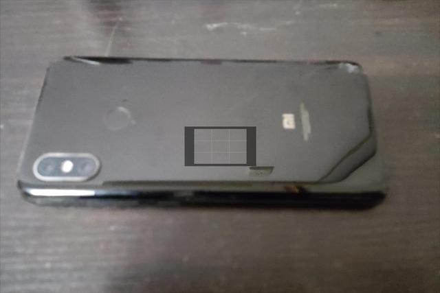 小米手机换电池，小米8怎么换电池官方（某宝80块8000mAh私换电池靠谱吗）