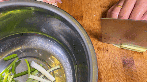 大鸡腿怎么烤又酥又香又好吃，鸡腿剔除骨头蒸一蒸