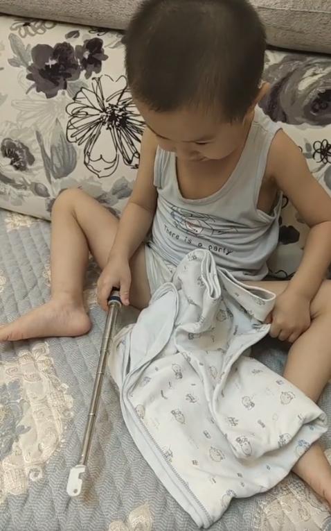 小娃娃惊讶表情包，火遍全网的表情包萌娃