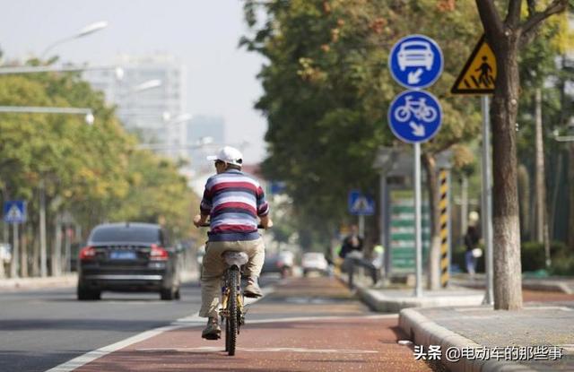 老年代步车需要驾照吗，哪些老年代步车不用驾照可以上路（“老头乐”上牌就能满街跑）
