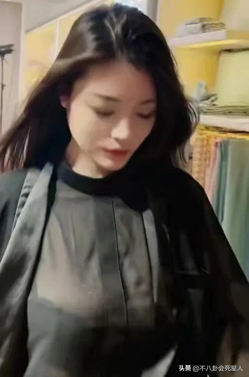 盘点各种女明星的露脐装，这7位女星一个比一个爱秀身材