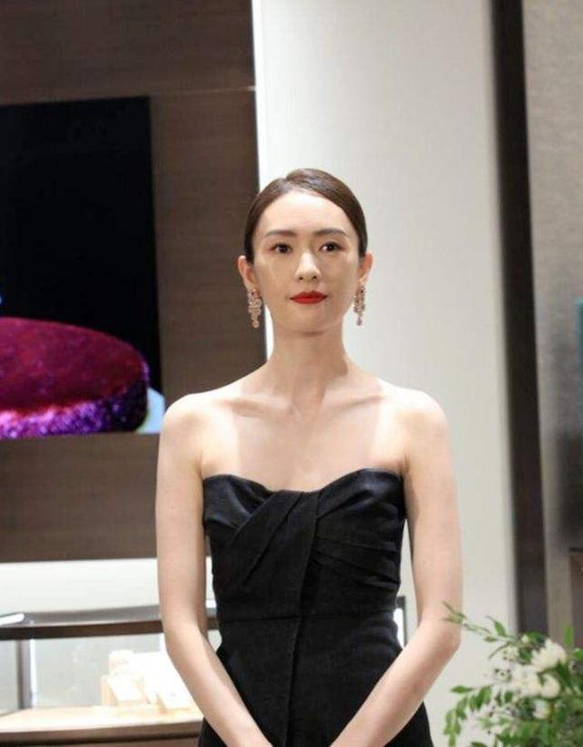张默与童谣是现在很红的童谣吗，同样是见证童谣蜕变的人