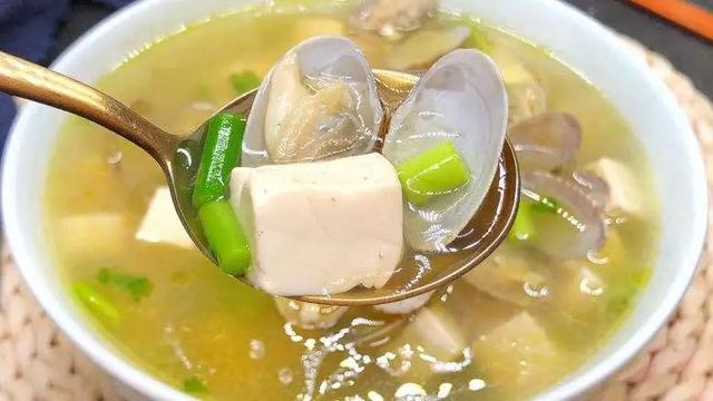 花蛤豆腐汤的家常做法，暖心暖胃超好喝