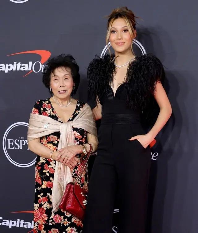 谷爱凌综艺首秀，谷爱凌参加开学典礼