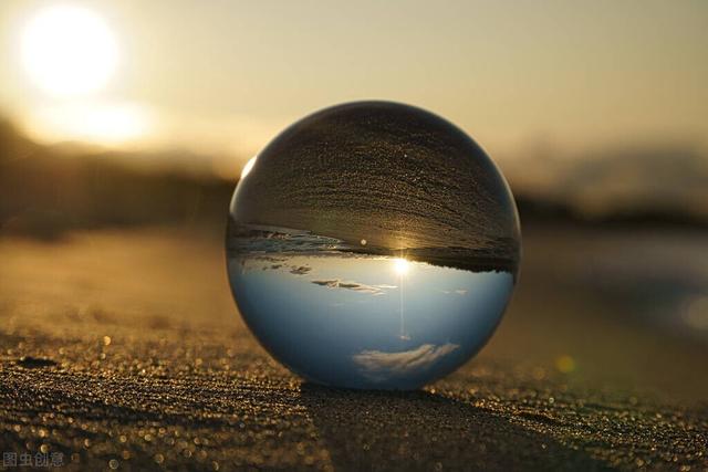 成为一个能看透世俗的人，远离那些世俗的眼光