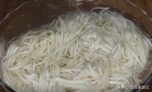 面条怎么煮好吃又简单，十种超好吃的面条做法（这个超级简单的清汤面）