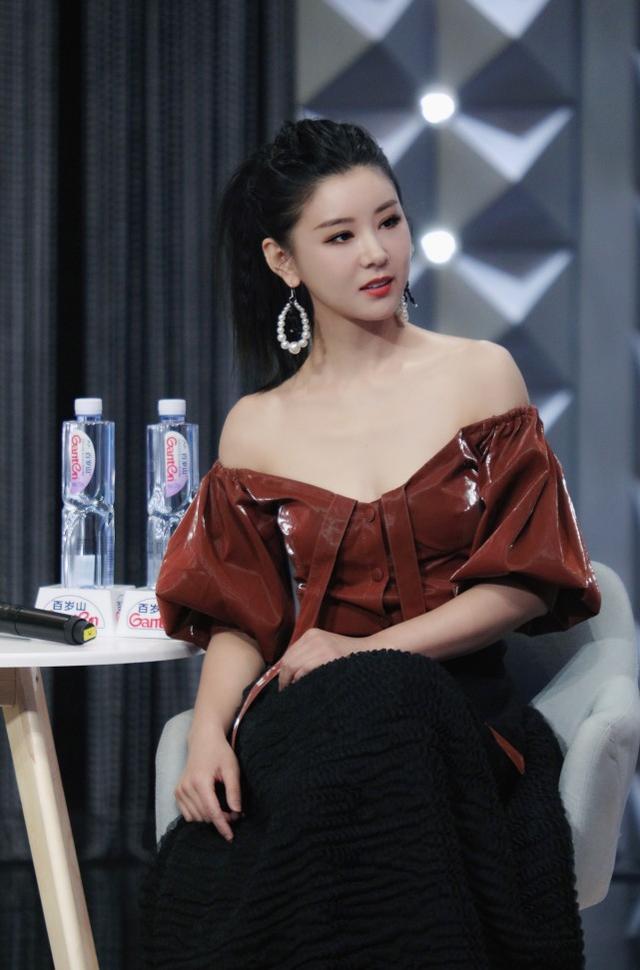 王雷李小萌婚纱照，李小萌和老公婚纱照