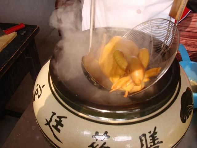 云南十八怪美食，云南最难忘的十道美食（云南十八怪之牛奶做成片片卖）
