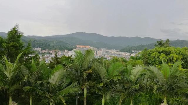 北回归线标志园，昆明墨江北回归线标志园（游客排队喝井水：就会生双胞胎）