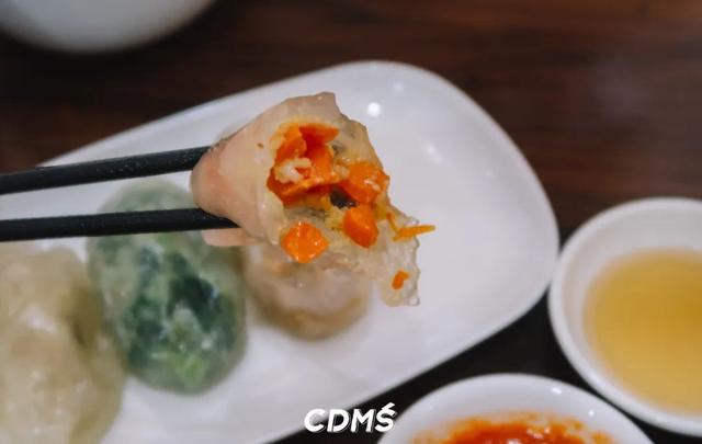 广州人吃成都火锅，广东女生被室友带去第一次吃成都火锅
