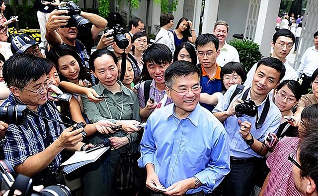 卸任驻华大使的骆家辉疯狂捞金，华裔骆家辉（靠一张中国脸成为美国高官）