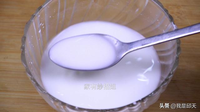 炸过的油怎么变清，炸过的食用油怎样变清（过年炸剩的旧油不要扔）
