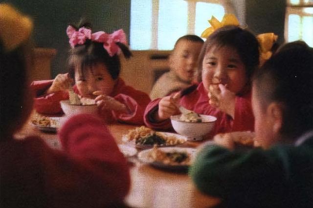 幼儿园早教机构区别，托育机构和早教中心、幼儿园的区别又在哪呢