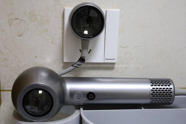 直白吹风机各个系列，有了它告别毛糙