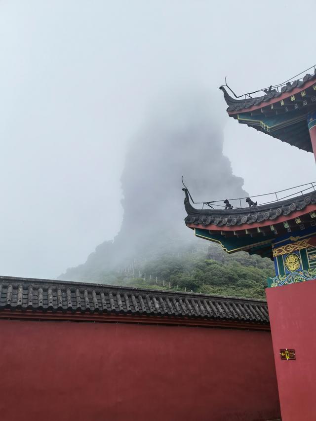 贵州铜仁梵净山，贵州铜仁梵净山风景区攻略（贵州省铜仁市梵净山风景区）