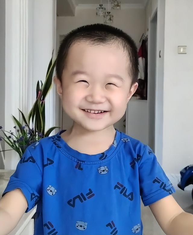 小娃娃惊讶表情包，火遍全网的表情包萌娃