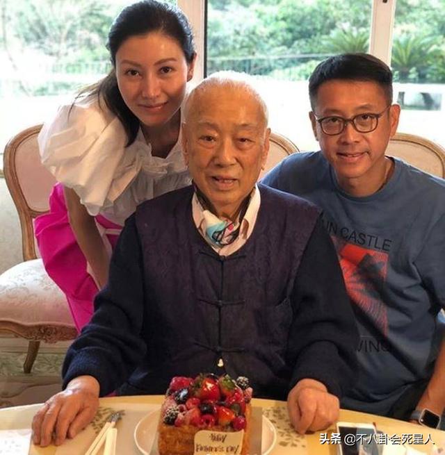 李嘉欣和儿子最近照，李嘉欣儿子或继承4百亿