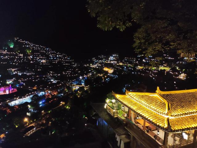 千户苗寨旅游攻略详细，西江千户苗寨最详细游玩攻略（西江千户苗寨到底值不值得去）