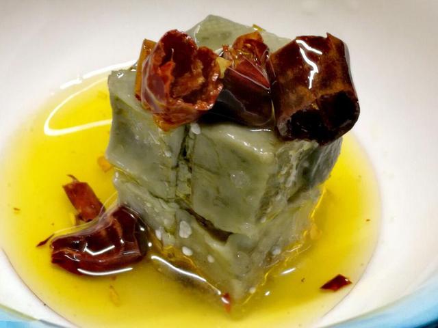 云南臭豆腐怎么烤，外国人下不去嘴