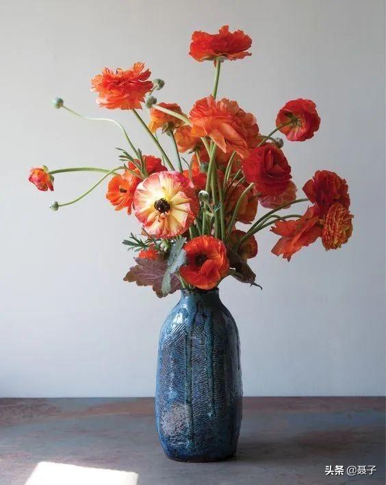 儿童创意绘画花瓶和花，儿童创意美术作品《花与花瓶》