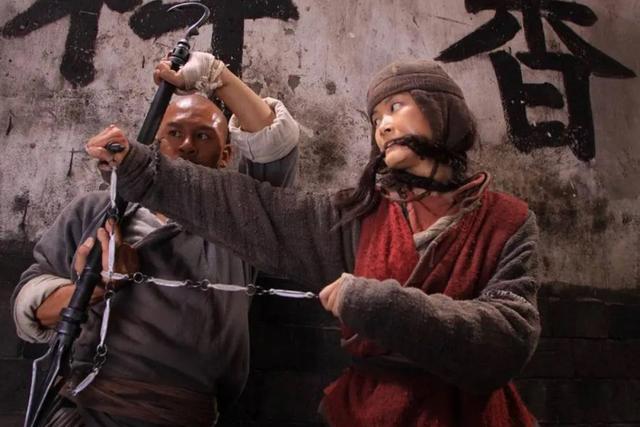 李宇春为什么坐轮椅受伤，38岁李宇春身患重病