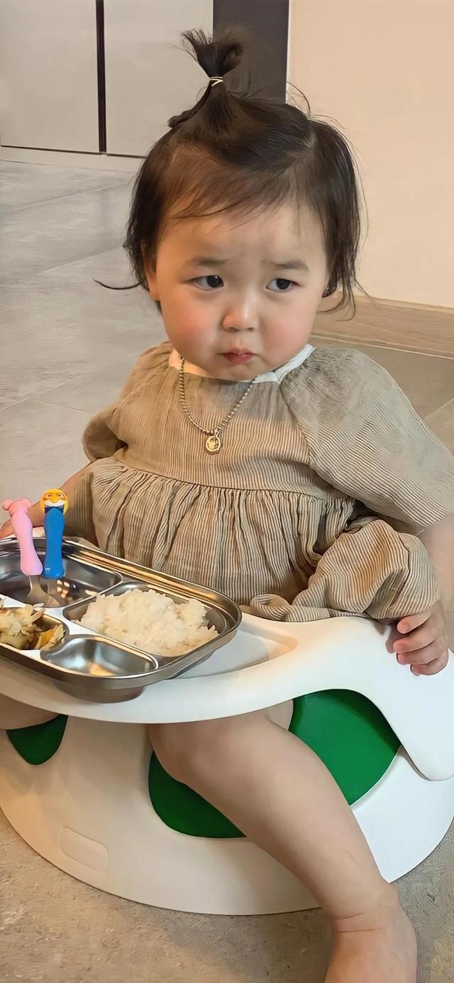 萌娃可爱的壁纸，高清壁纸可爱萌娃