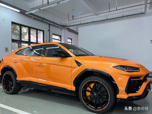 urus兰博基尼，兰博基尼urus最高配落地价（售价近300万/比DBX还好看）