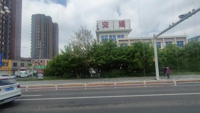 盘锦向海大道与商贸北街交叉路口，盘锦市向海大道