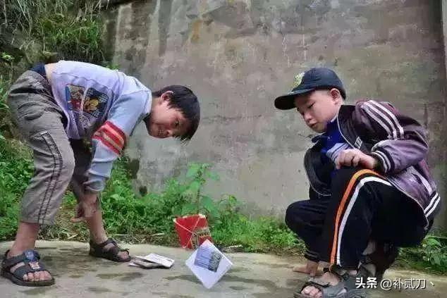 简单又实用的玩具自己做的，这些自己动手做的玩具你都玩过几种