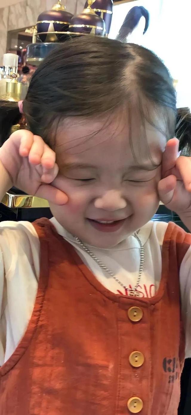 萌娃可爱的壁纸，高清壁纸可爱萌娃