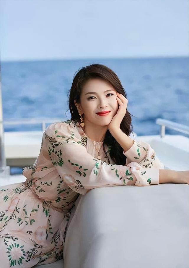40岁美得让人移不开眼的女明星，这9位40+的“长腿”女星