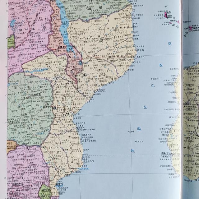 世界地图电子版大图，世界各国详细地图电子