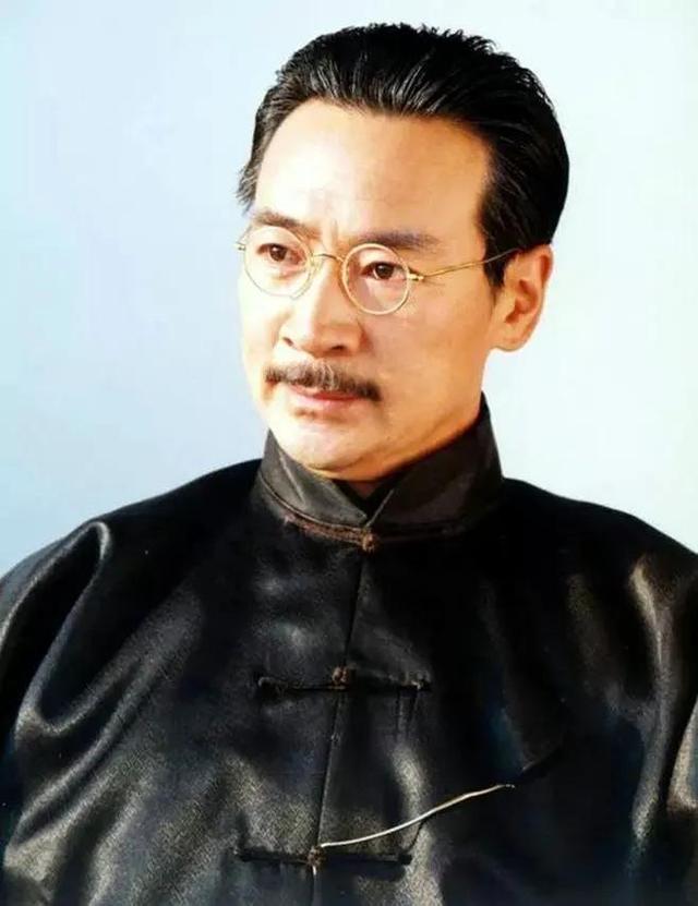 寇振海与妻子李婷，肤白貌美不输女星