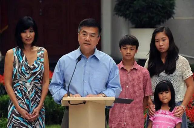 卸任驻华大使的骆家辉疯狂捞金，华裔骆家辉（靠一张中国脸成为美国高官）