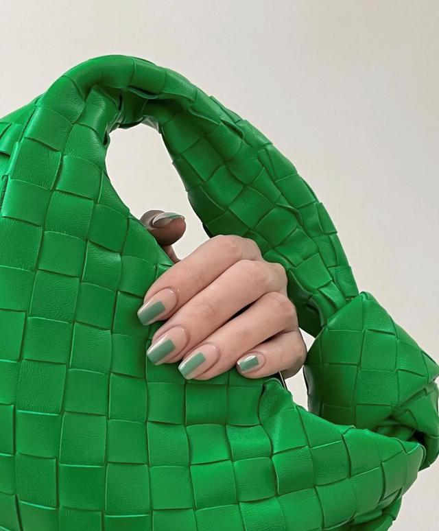 简直太美了非常显手白的一款美甲，20款早春美甲分享