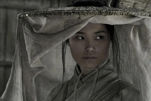 李宇春为什么坐轮椅受伤，38岁李宇春身患重病