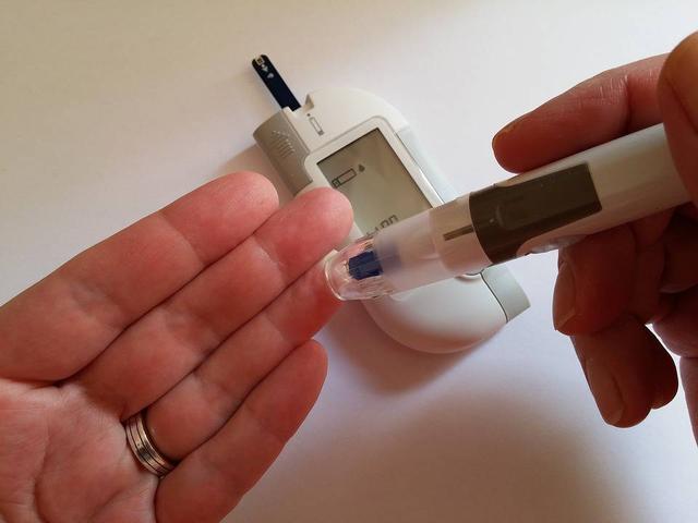 糖尿病能喝的果汁(糖尿病能喝的果汁有哪些)