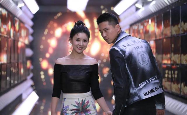 王雷李小萌婚纱照，李小萌和老公婚纱照