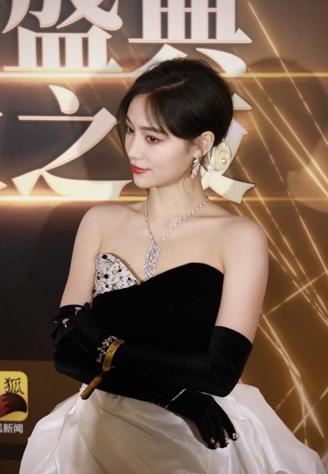 贾乃亮深夜发文挂微博，贾乃亮否认复合传闻