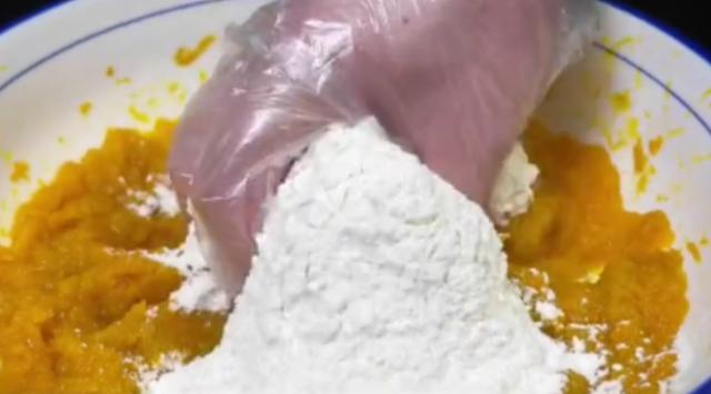 南瓜饼怎么做好吃又简单又软，南瓜饼怎么做又酥又软好吃（这才是南瓜饼最好吃的做法）