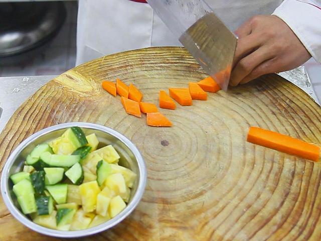 夏天吃什么美食比较受欢迎，为您推荐这6种美食