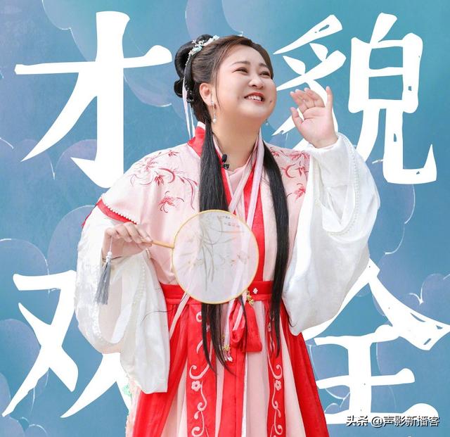 37岁的贾玲近照，贾玲：欢笑的每一步都充满不易