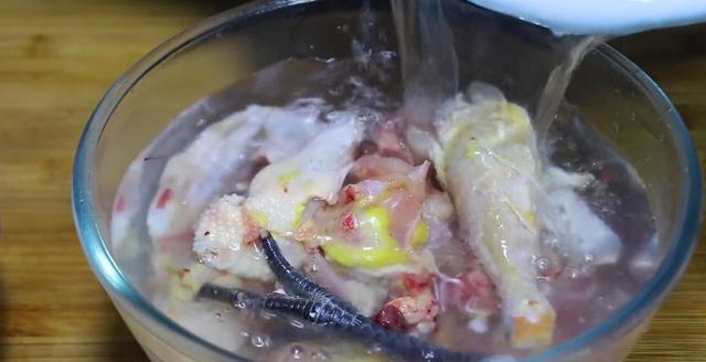 炖鸡用什么调料，炖鸡汤一般放什么配料好吃