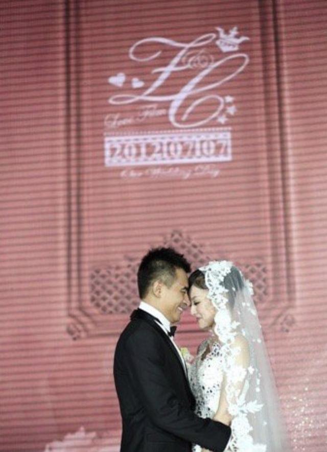 章龄之陈龙的年轻照，都在说她是陈龙老婆、薛之谦前女友