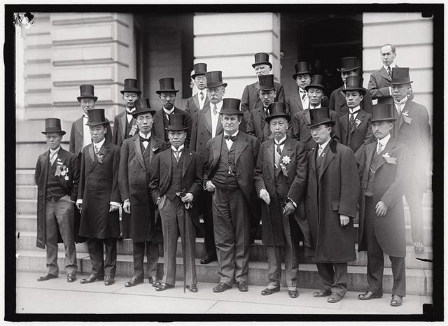 张弼士张裕创始人介绍，张裕在世博会上夺4枚金质奖章