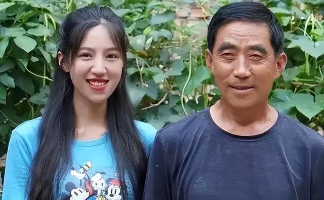麦小登跟男友初见面，带着父亲嫁给青梅竹马