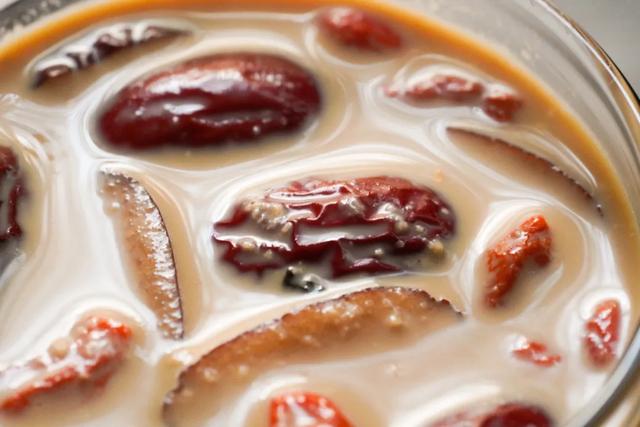 煮奶茶的正确方法，怎么煮奶茶更好喝（好吃下饭的奶茶几分钟就学到手）